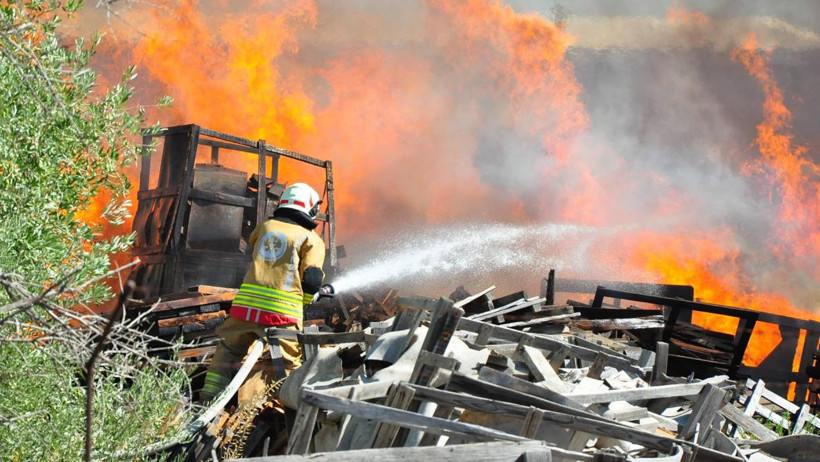Azot Tankı Patladı, Ortalık Cehenneme Döndü! Alevler Meyve Ağaçlarına Sıçradı - Resim : 4