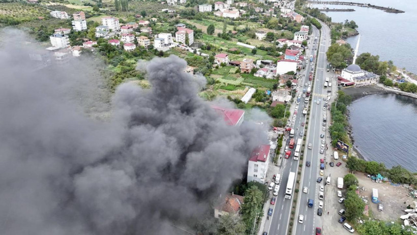 Trabzon'da AVM Yangını 15 Saatte Söndürüldü - Resim : 1