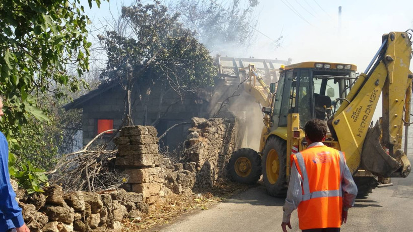 'Kızıl Kapan' Dört İli Sardı! Alevler Evlere Sıçradı, Vatandaşlar Mahsur Kaldı - Resim : 10