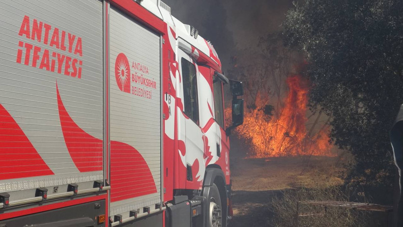 'Kızıl Kapan' Dört İli Sardı! Alevler Evlere Sıçradı, Vatandaşlar Mahsur Kaldı - Resim : 8