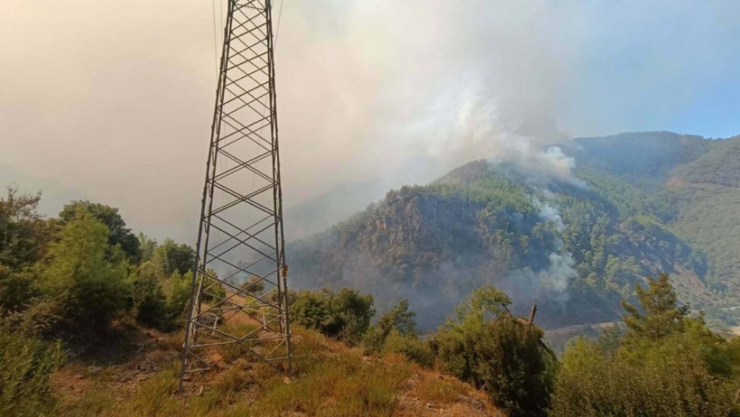 'Kızıl Kapan' Dört İli Sardı! Alevler Evlere Sıçradı, Vatandaşlar Mahsur Kaldı - Resim : 3
