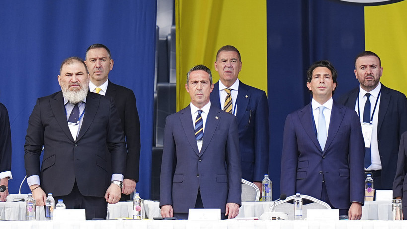 Fenerbahçe'nin Tarihi Kongresinde Kaos! Tansiyon Birden Fırladı - Resim : 1