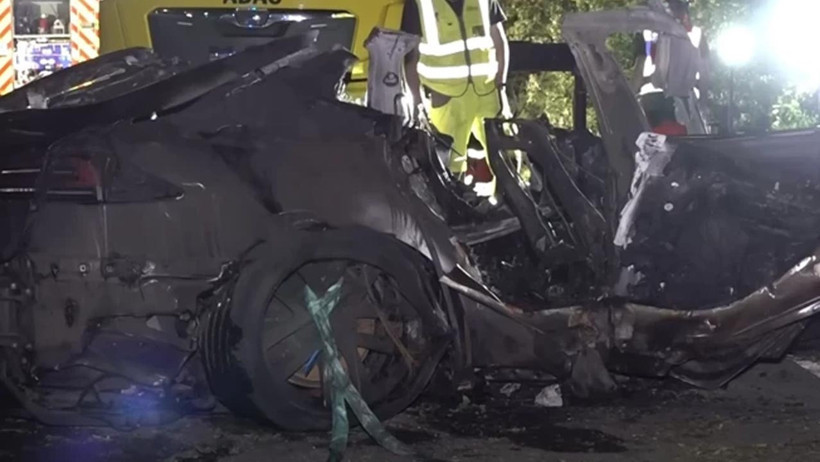 Tesla Kazasında Facia! 1’i Çocuk 3 Kişi Yanarak Can Verdi - Resim : 1