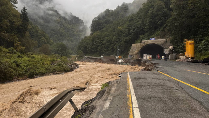 Karadeniz'de Sel Felaketi! Köprü Çöktü, Yollar Kapandı; Yaralılar Var - Resim : 5