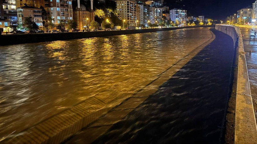 Karadeniz'de Sel Felaketi! Köprü Çöktü, Yollar Kapandı; Yaralılar Var - Resim : 10