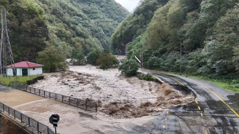 Karadeniz'de Sel Felaketi! Köprü Çöktü, Yollar Kapandı; Yaralılar Var - Resim : 15