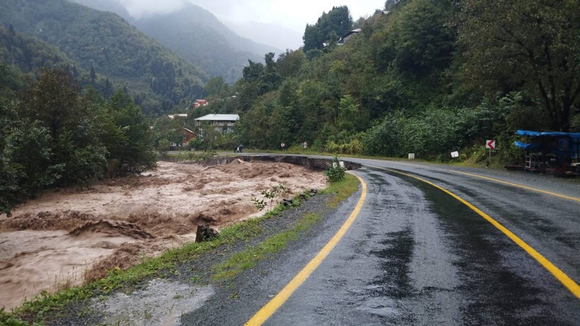 Karadeniz'de Sel Felaketi! Köprü Çöktü, Yollar Kapandı; Yaralılar Var - Resim : 11