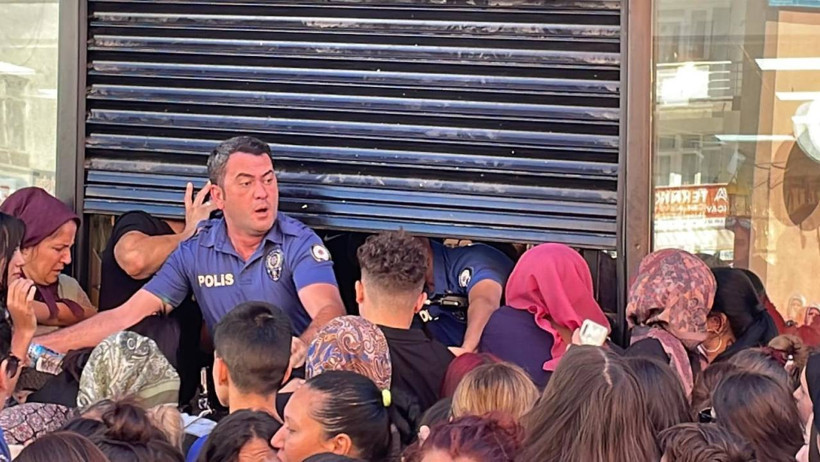 Karaman'da Mağaza Açılışında İzdiham! Polisler Zor Anlar Yaşadı - Resim : 2