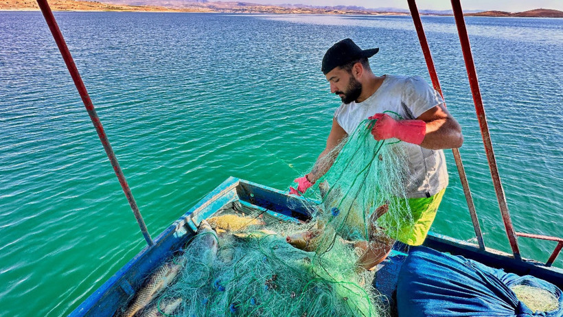 Denizi Yok Ama Zengin Oluyor! Ağlarını Atıyor, Ayda 200 Bin TL Kazanıyor - Resim : 4