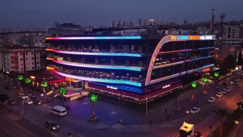 Dev AVM’de Ruhsat Krizi Patladı! Tüm Mağazalara Tebligat Gitti! Tek Tek Kapanıyor - Resim : 1