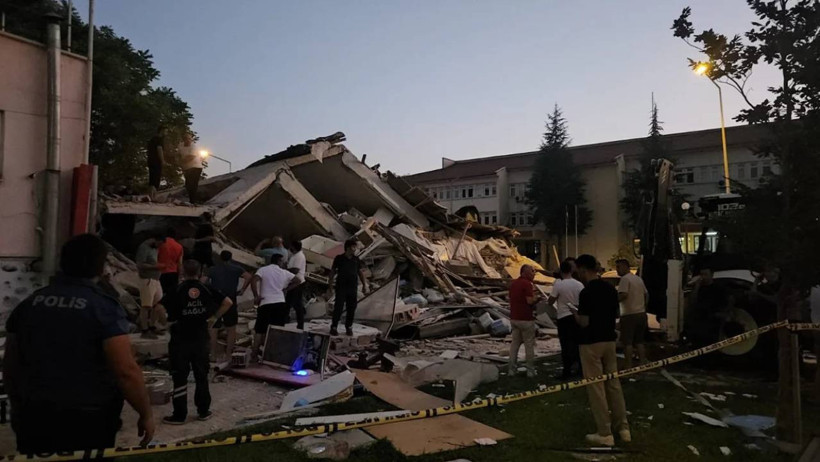 Balıkesir'de Deprem Fırtınası: Marmara ve Ege'de Uykusuz Gece - Resim : 1