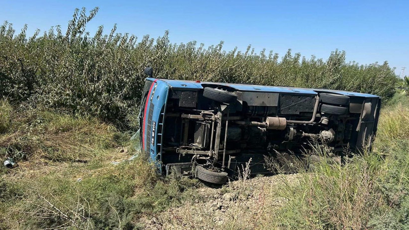 Hükümlüleri Taşıyan Cezaevi Aracı Devrildi! Yaralılar Var - Resim : 1