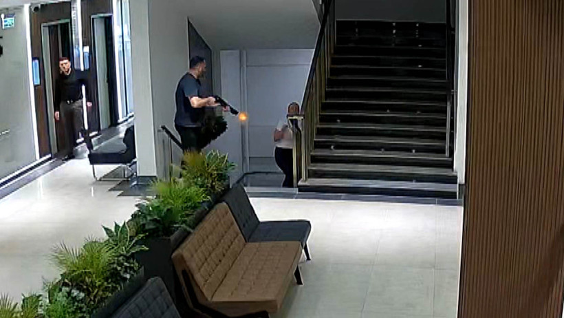 4. Uzaklaştırma Kararını Aldırdığı Gün Katledildi... Hastanedeki Dehşetin Görüntüleri Ortaya Çıktı! Ölümden Kaçmaya Çalışmış ama... - Resim : 2