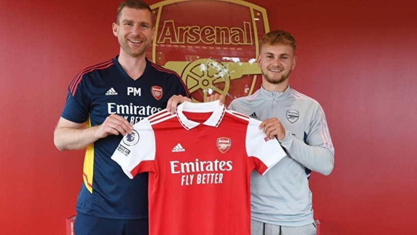 Futbol Dünyasını Sarsan Ölüm! Daha 21 Yaşındaydı: Maç Sırasında Beton Duvara Çarpan Arsenal’ın Eski Yıldızı Hayatını Kaybetti - Resim : 1