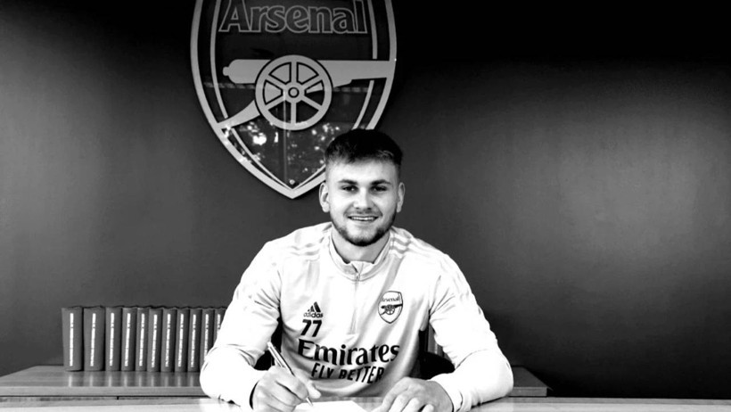 Futbol Dünyasını Sarsan Ölüm! Daha 21 Yaşındaydı: Maç Sırasında Beton Duvara Çarpan Arsenal’ın Eski Yıldızı Hayatını Kaybetti - Resim : 3
