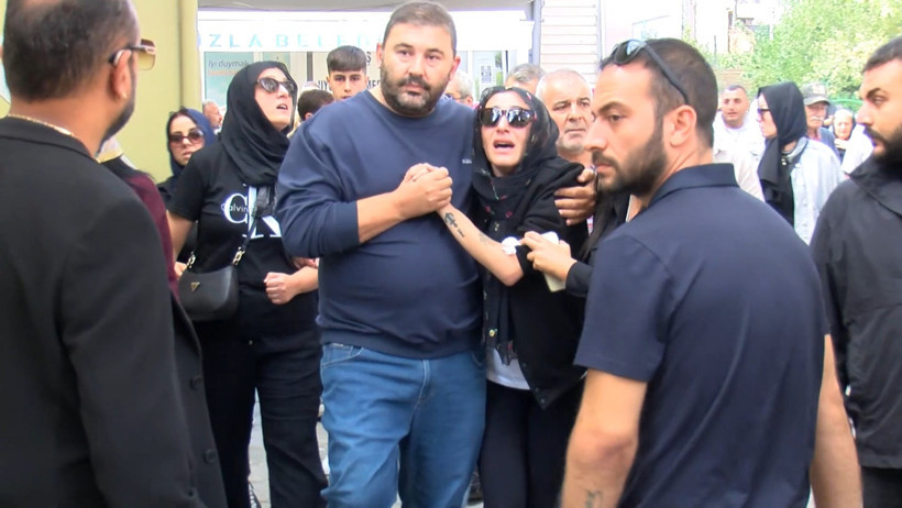 'Arabeskin Kraliçesi' Güllü'ye Acı Veda! Tabutu Başında Gözyaşları Sel Oldu - Resim : 5