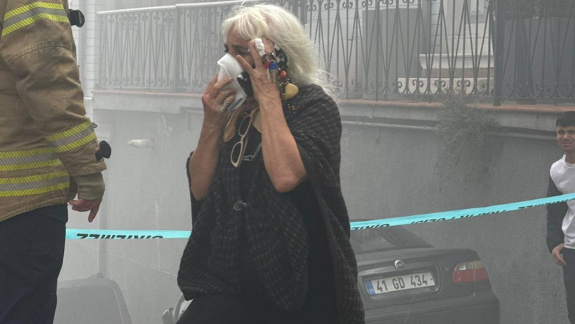 Beşiktaş'ta Yangın Çıkan 4 Katlı Bina Çöktü! - Resim : 3