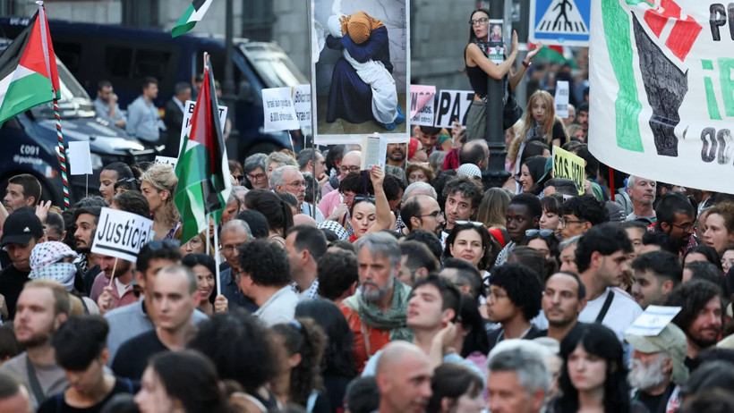 Dünya Sumud Filosu İçin Ayakta! İsrail Saldırıları Karşısında Sokaklara Döküldüler - Resim : 2