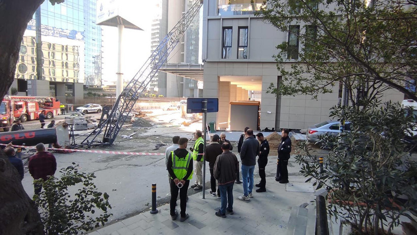 İstanbul'da Dehşet Anlar! Vinç Öğrenci Yurduna Devrildi - Resim : 2