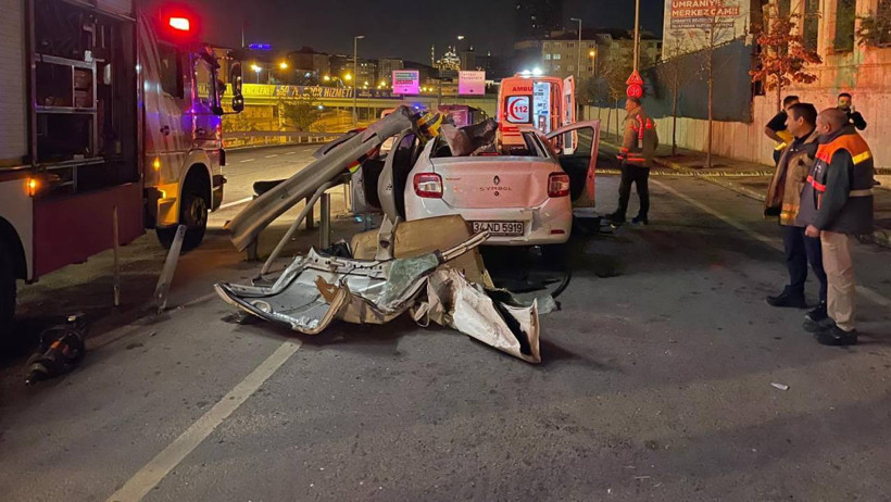 Ümraniye'de Feci Kaza! Otomobil Bariyerlere Ok Gibi Saplandı: 1 Ölü, 1 Yaralı - Resim : 3