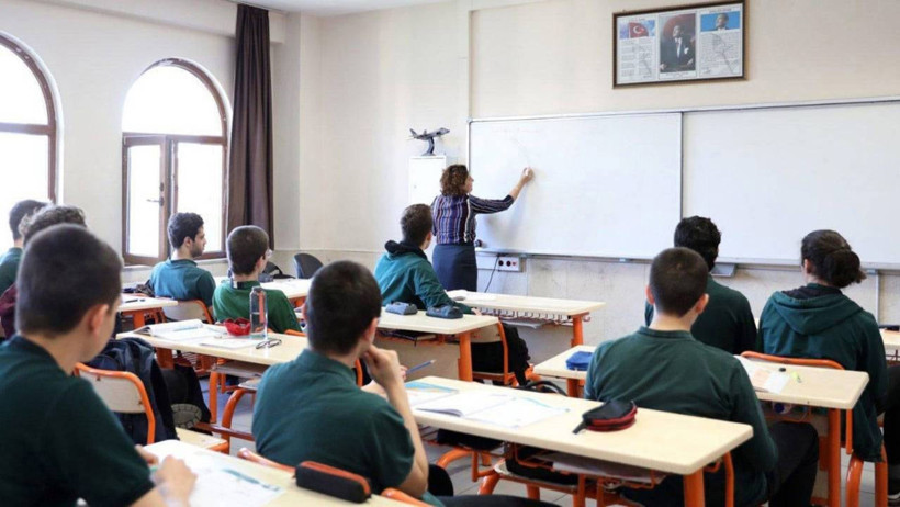 Özel Okula Ödediği Ücret Sonrası Olay Paylaşım! İşte Vedat Milor'un Beklediği 'Öğretmen Kadrosu' - Resim : 2