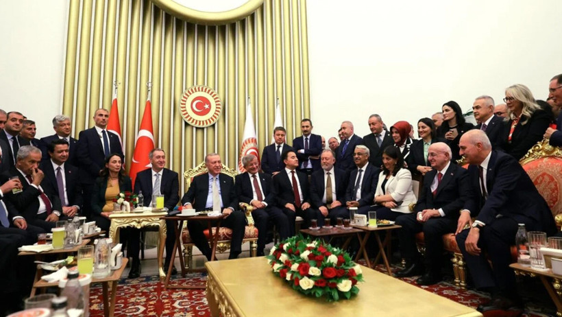 O Fotoğraf Çok Eleştirilmişti... DEM Parti Cephesinden Yanıt Geldi - Resim : 2