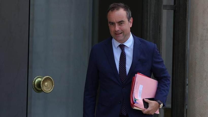 Fransa'da Siyasi Kriz: Başbakan Lecornu Göreve Geldikten 27 Gün Sonra İstifa Etti - Resim : 1