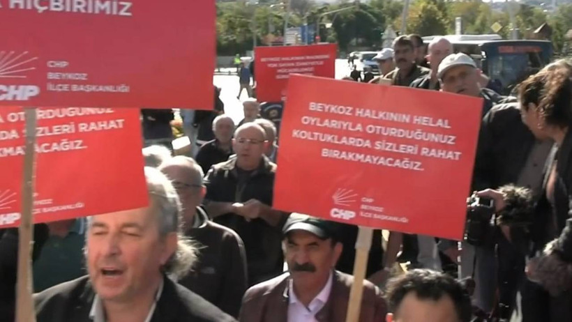 AKP'ye Geçerek Tepki Çekmişti, İlk Meclis Toplantısında Gerginlik! Özlem Vural Gürzel'e İçerde ve Dışarda Protesto, 1 Kişi İstifa Etti - Resim : 1