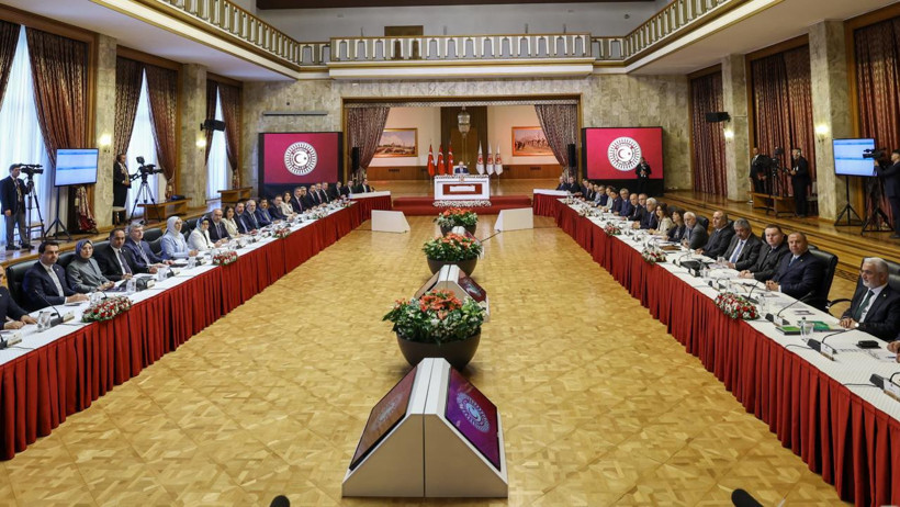 Bahçeli'den Kritik Çağrı: 'Silahların Tamamı Yakılsın, Ailelerine Kavuşsunlar' - Resim : 2