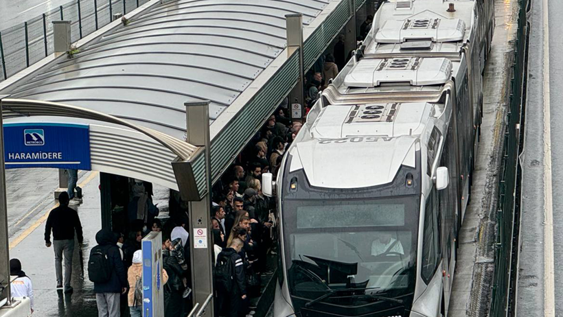 İstanbul’da Akşam Sürprizi! Mesai Bitti Kabus Başladı, Trafik Yüzde 71’e Dayandı - Resim : 2