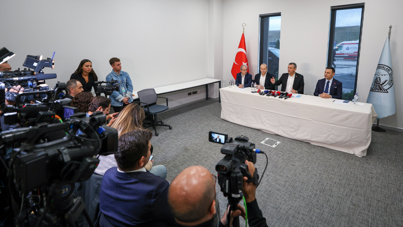 Süreç Komisyonu’ndan İmralı’ya Bir Heyet Giderse CHP İçinde Yer Alır mı? Özgür Özel'den Net Yanıt - Resim : 1