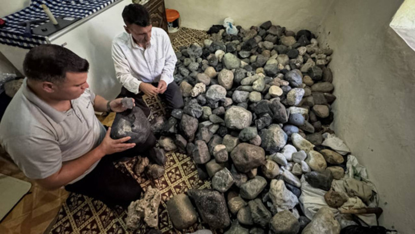 Taş Avcısı Hüseyin! Herkes 'Boş İş' Dedi, O Vazgeçmedi! Yüzlerce Taşı Evinin Bir Odasında Biriktirdi! Şimdi Bilim İnsanları Peşinde - Resim : 3