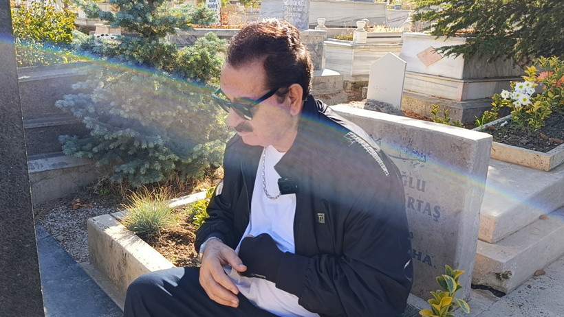 İbrahim Tatlıses’ten Neşet Ertaş’a Büyük Vefa! Vefatının 13. Yılında Mezarını Ziyaret Etti - Resim : 2