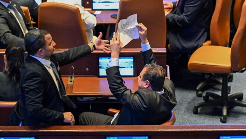 Dünyanın Takip Ettiği Konuşmaya Damga Vurdular: Trump’ı Protesto Eden Vekillerin Kimliği Ortaya Çıktı - Resim : 1