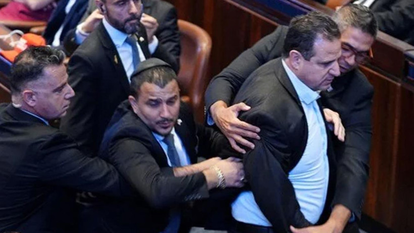 Dünyanın Takip Ettiği Konuşmaya Damga Vurdular: Trump’ı Protesto Eden Vekillerin Kimliği Ortaya Çıktı - Resim : 2