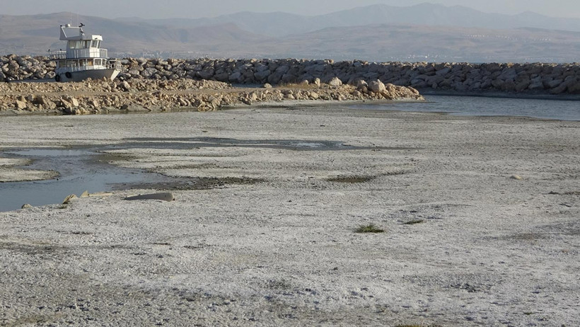 Türkiye’nin En Büyük Gölü Yok Oluyor! Haritalar Değişiyor, Tehlike Derinleşiyor - Resim : 2