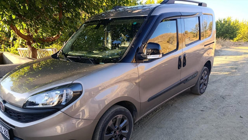 İnternette Aracını Satmak İsterken Hayatının Şokunu Yaşadı! Hem Arabasından Oldu Hem de Üstüne Para Ödedi - Resim : 1