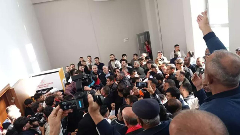 CHP Kongresi’nde Kavga! Polis Müdahale Etti - Resim : 1