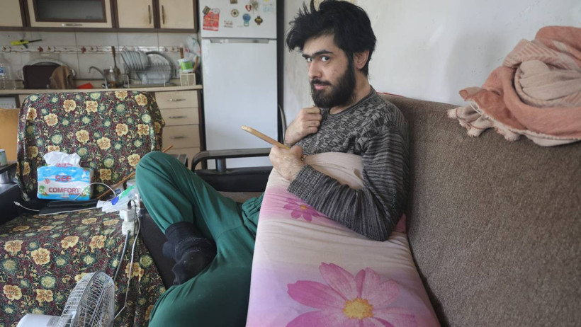 Hayatla Bağını Kopardı... Banyo Yapmıyor, Tırnaklarını Kesmiyor: 'Hayalim Yok, Evde Oturacağım' - Resim : 2