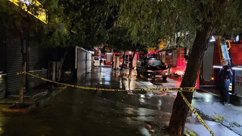 Sultangazi'de Korkutan Yangın! Yan Binaya da Sıçradı - Resim : 2