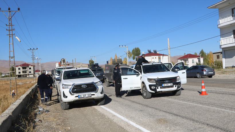 Hakkari Yüksekova’da Düğün Yolunda Kaza: Aynı Aileden 6 Kişi Yaralı - Resim : 1