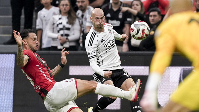 Beşiktaş Evinde Yıkıldı! Sergen Yalçın İsyan Etti - Resim : 1