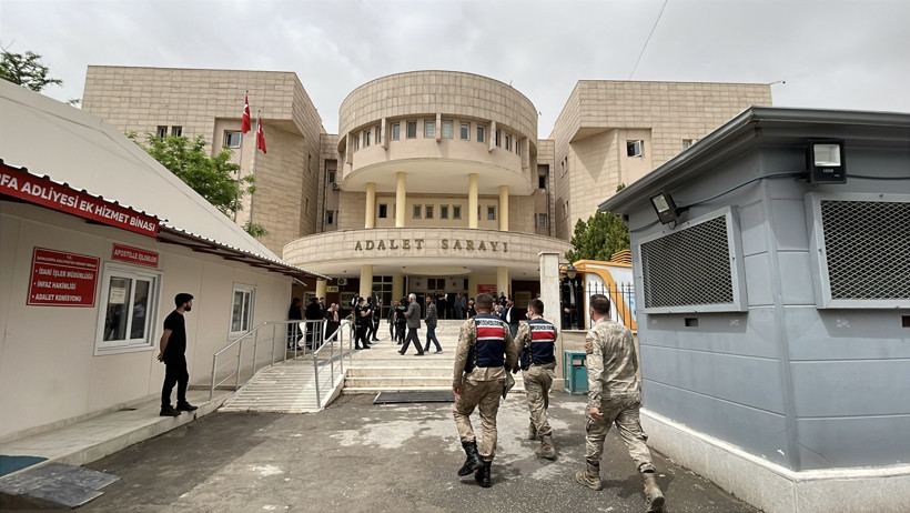 Rojin Kabaiş'e Hakarete Kelepçe - Resim : 2