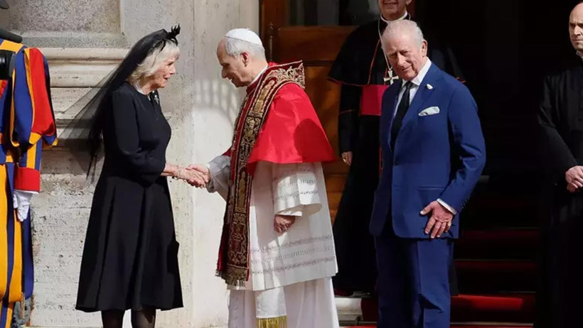 500 Yıl Sonra Bir İlk! Vatikan'da Tarihi Görüntüler: İngiliz Kralı, Papa İle Dua Etti - Resim : 1
