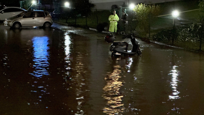 Tekirdağ'ı Sağanak Vurdu! Cadde ve Sokaklar Göle Döndü - Resim : 1