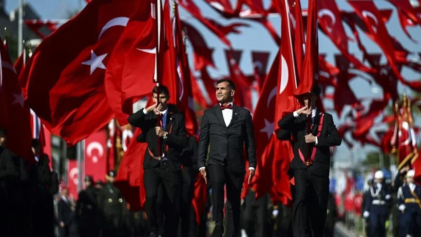 Cumhuriyet 102 Yaşında: Bayraklarla, Marşlarla, Coşkuyla… Türkiye’nin Dört Bir Yanında Coşkulu Kutlama - Resim : 3