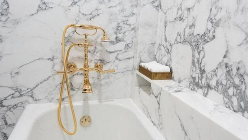 Trump Paylaştı, ABD Karıştı! Beyaz Saray’ın Lüks Banyosu Olay Oldu! Altın Detaylar Dikkat Çekti - Resim : 4