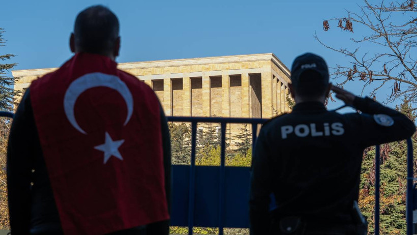 10 Kasım 09.05'te Hayat Durdu... Tüm Türkiye'den 'ATA'sına Saygı Duruşu - Resim : 8