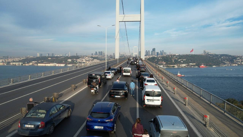 10 Kasım 09.05'te Hayat Durdu... Tüm Türkiye'den 'ATA'sına Saygı Duruşu - Resim : 3