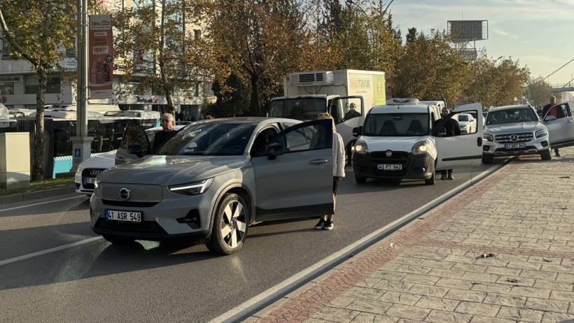 10 Kasım 09.05'te Hayat Durdu... Tüm Türkiye'den 'ATA'sına Saygı Duruşu - Resim : 17